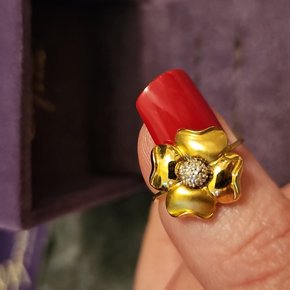 Sale⏰️18k Solid Gold-Italian Vintage flower Design w/centerDiamonds 6/6.5 - Picture 6 of 13